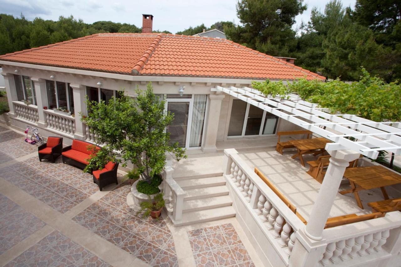 Apartments Barba Petra Dvori Sumartin Kültér fotó