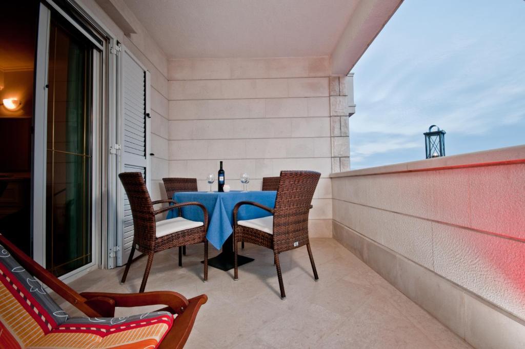Apartments Barba Petra Dvori Sumartin Kültér fotó