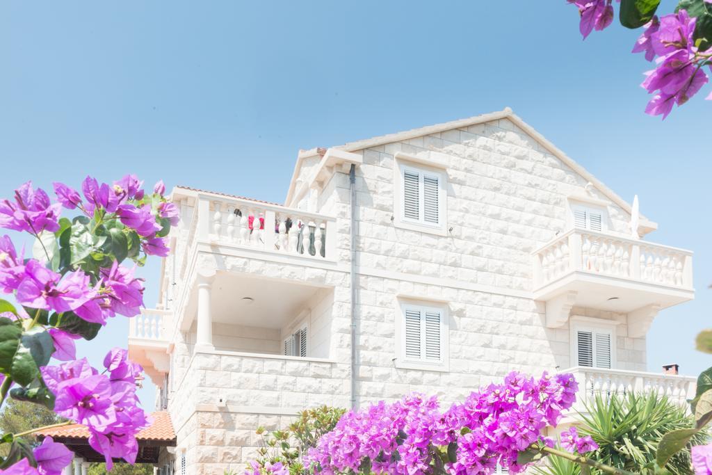Apartments Barba Petra Dvori Sumartin Kültér fotó