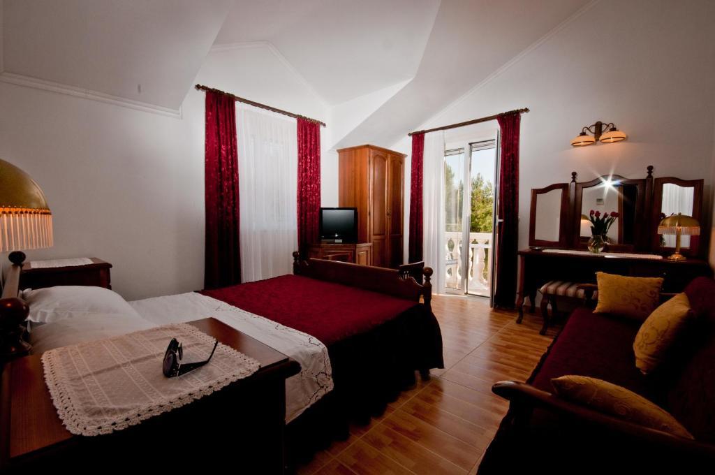 Apartments Barba Petra Dvori Sumartin Szoba fotó