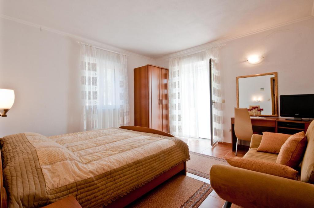 Apartments Barba Petra Dvori Sumartin Szoba fotó