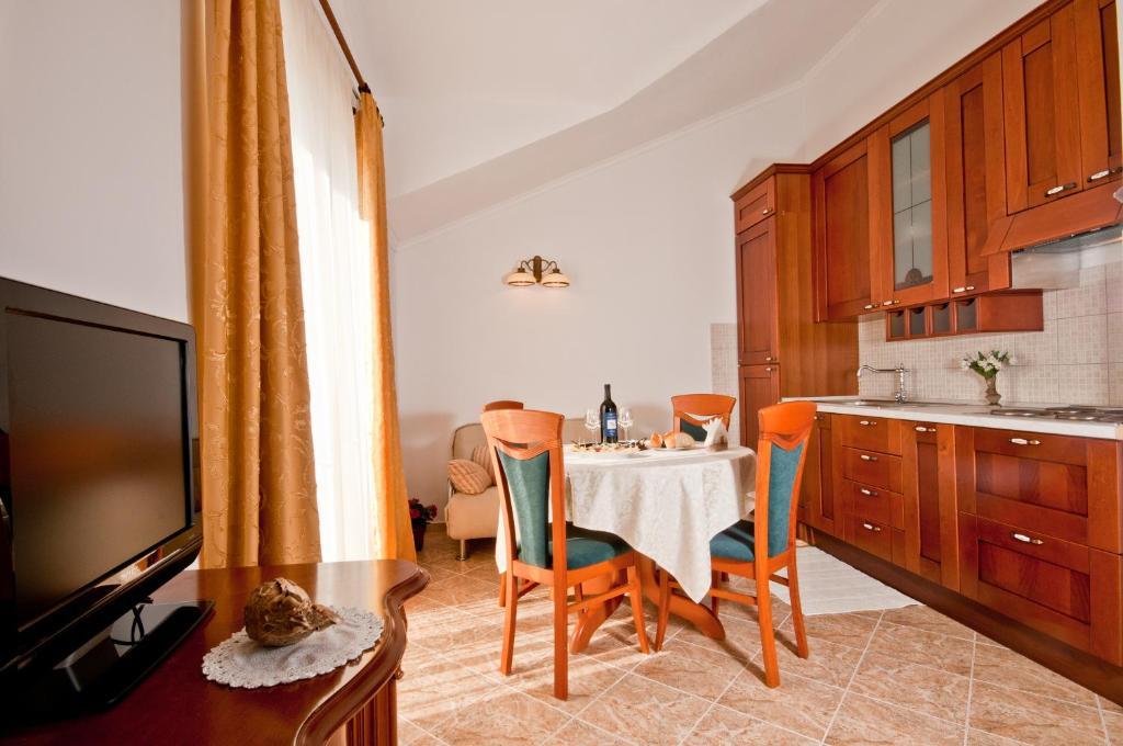 Apartments Barba Petra Dvori Sumartin Szoba fotó